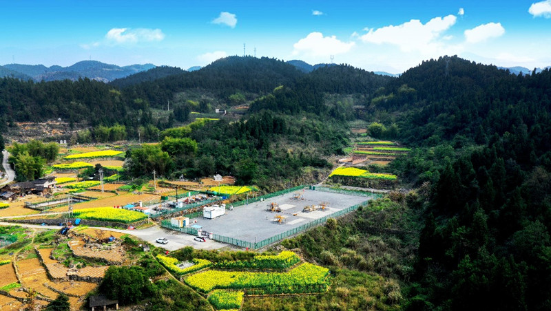 涪陵頁巖氣田采氣平臺航拍。李占軍攝