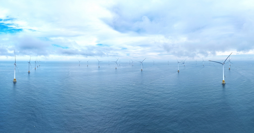 6月19日拍攝的三峽集團漳浦二期海上風(fēng)電項目現(xiàn)場（無人機照片）。