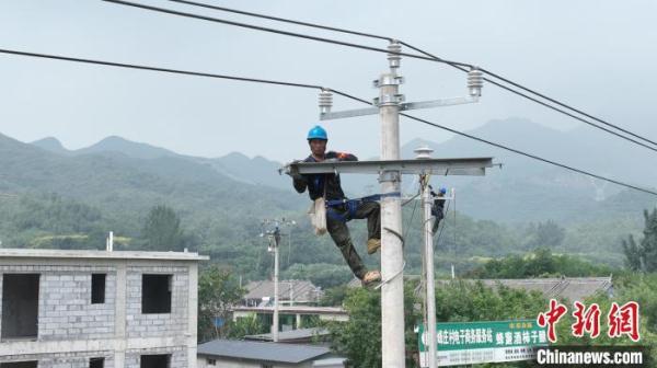 河北易縣超九成村莊恢復(fù)供電