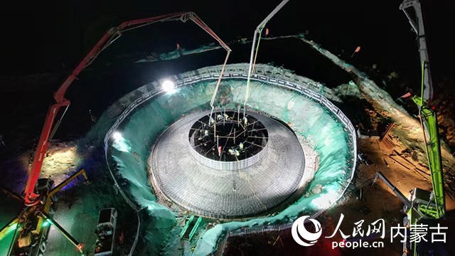 阿魯科爾沁100萬千瓦風(fēng)儲(chǔ)基地項(xiàng)目風(fēng)機(jī)基礎(chǔ)澆筑。內(nèi)蒙古能源集團(tuán)供圖