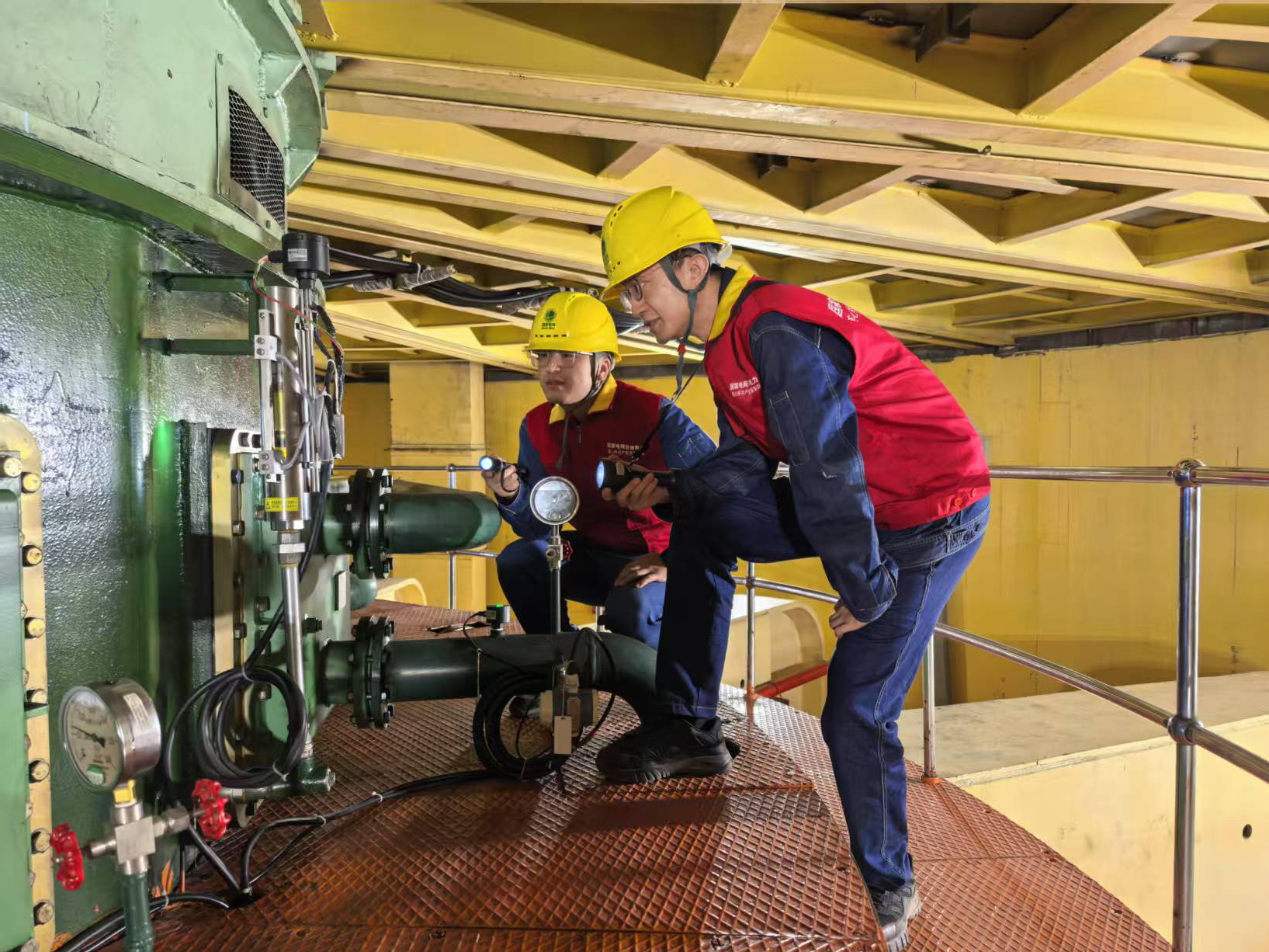 劉家峽水電廠：“五一”保電在行動(dòng).jpg