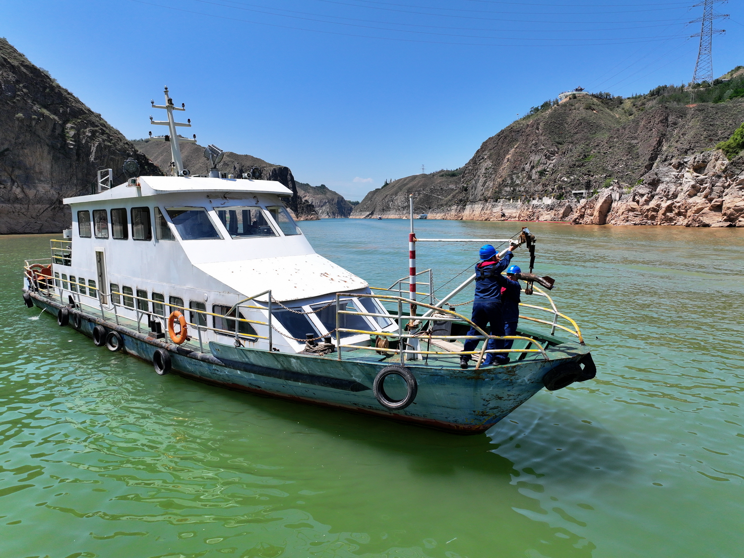 劉家峽水電廠：完成汛前劉家峽水庫(kù)淤積測(cè)量.JPG