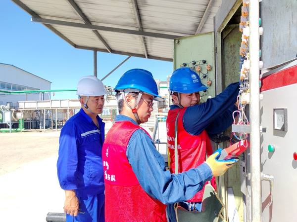 8月3日，巴州供電公司員工馬登武和<span id=