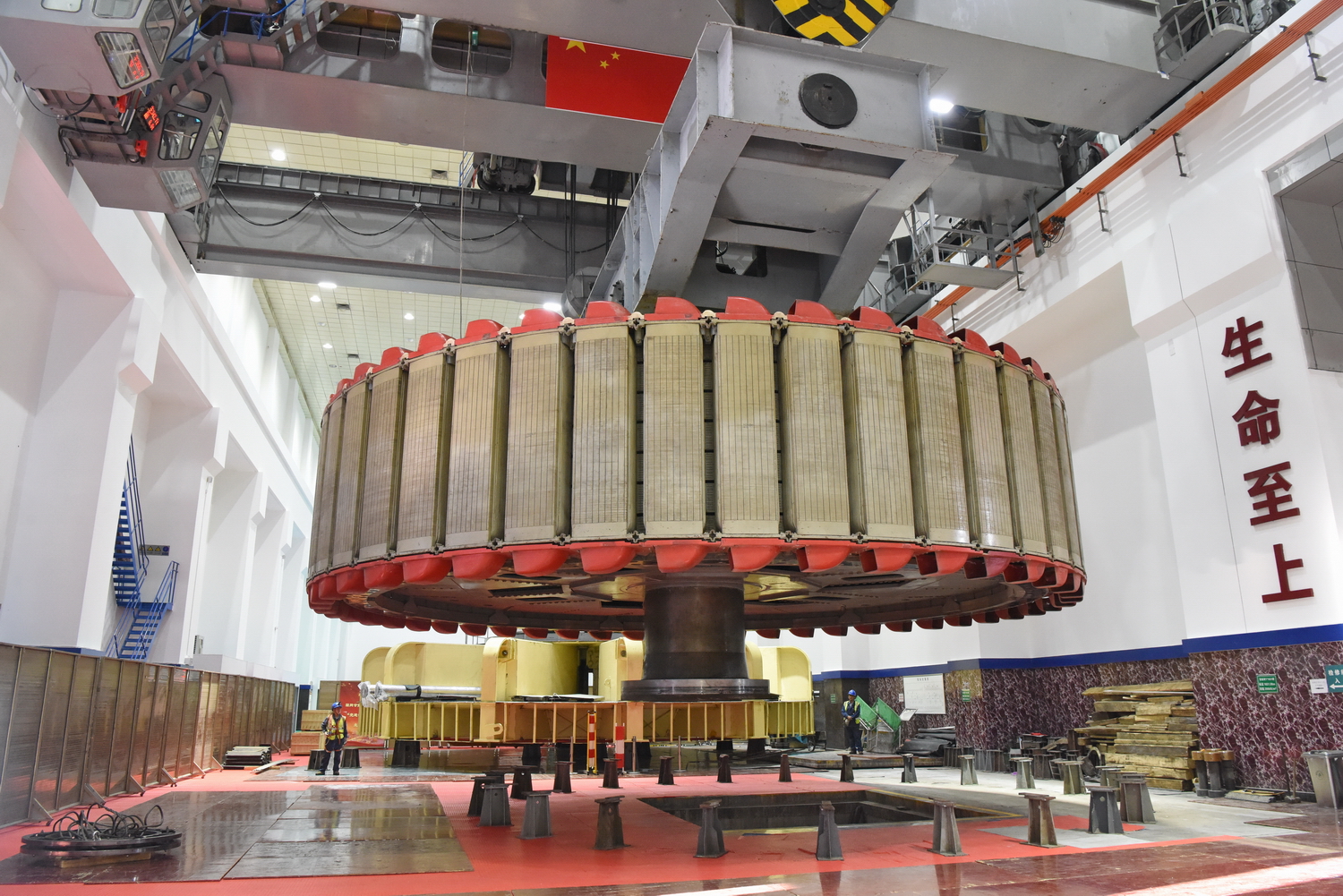 劉家峽水電廠3號機組轉(zhuǎn)子成功吊出 (3).JPG 劉家峽水電廠3號機組轉(zhuǎn)子成功吊出 (3).JPG