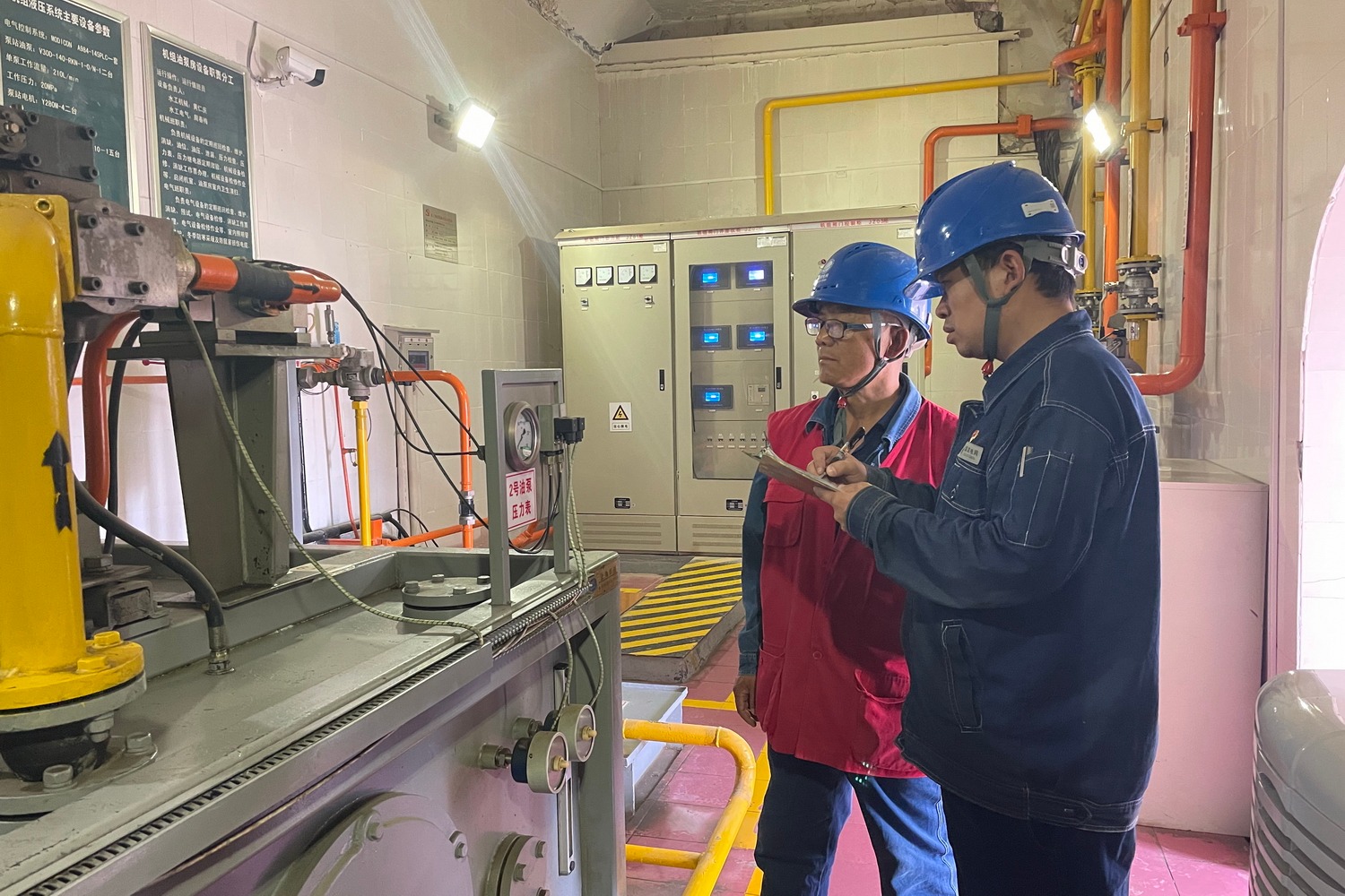 劉家峽水電廠：3號機工作閘門無水試驗、系統(tǒng)耐壓試驗順利完成(2).jpg