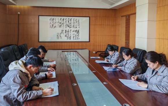 1--清水川能源公司組織職工簽訂《“文明交通、文明餐桌、文明上網(wǎng)、文明旅游”實(shí)踐行動(dòng)承諾<span id=
