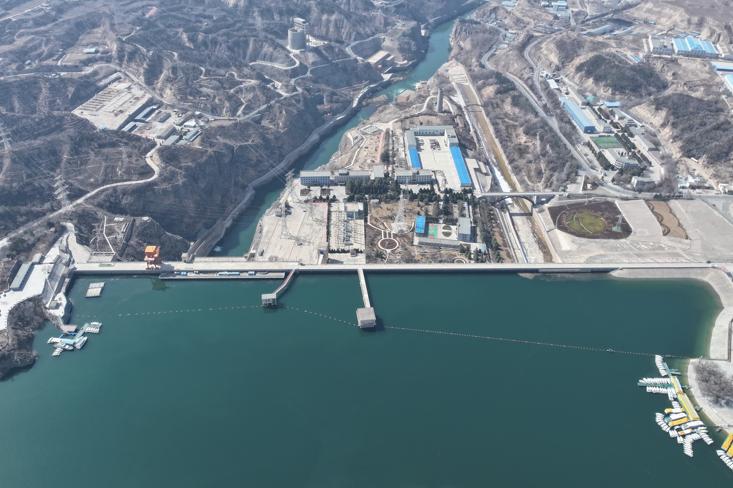 劉家峽水庫(kù)加大出庫(kù)流量支持下游農(nóng)業(yè)春灌補(bǔ)水 (3).JPG 劉家峽水庫(kù)加大出庫(kù)流量支持下游農(nóng)業(yè)春灌補(bǔ)水 (3).JPG