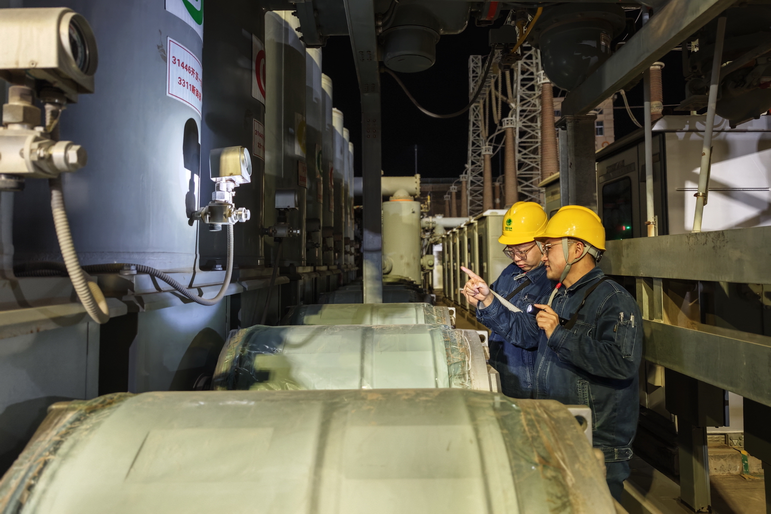 劉家峽水電廠：以動(dòng)制凍御寒潮 穩(wěn)供保電守光明(1).jpg