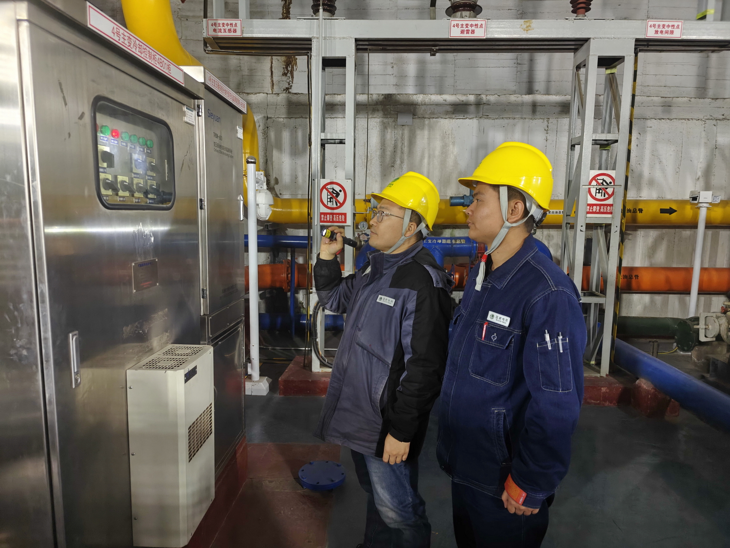 劉家峽水電廠全力迎戰(zhàn)寒冬 電暖萬家護民生.jpg 劉家峽水電廠全力迎戰(zhàn)寒冬 電暖萬家護民生.jpg